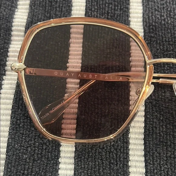 Quay Australia Gold Frame Sunglasses - Picture 4 of 5